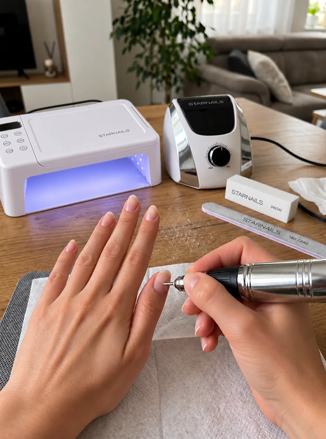 Elite Pro Set Starnails SYSTEM – kompletní sada pro gel lakovou modeláž s UV/LED lampou S10, bruskou M13, gel lakem Zingis a kamuflážní bází Spiced Latte