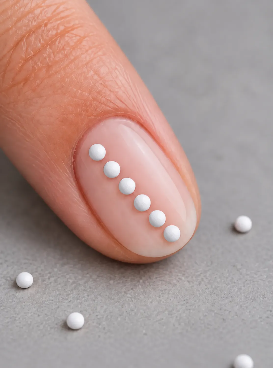 Biele matné okrúhle 3D ozdoby na nechty ShinePins Round White