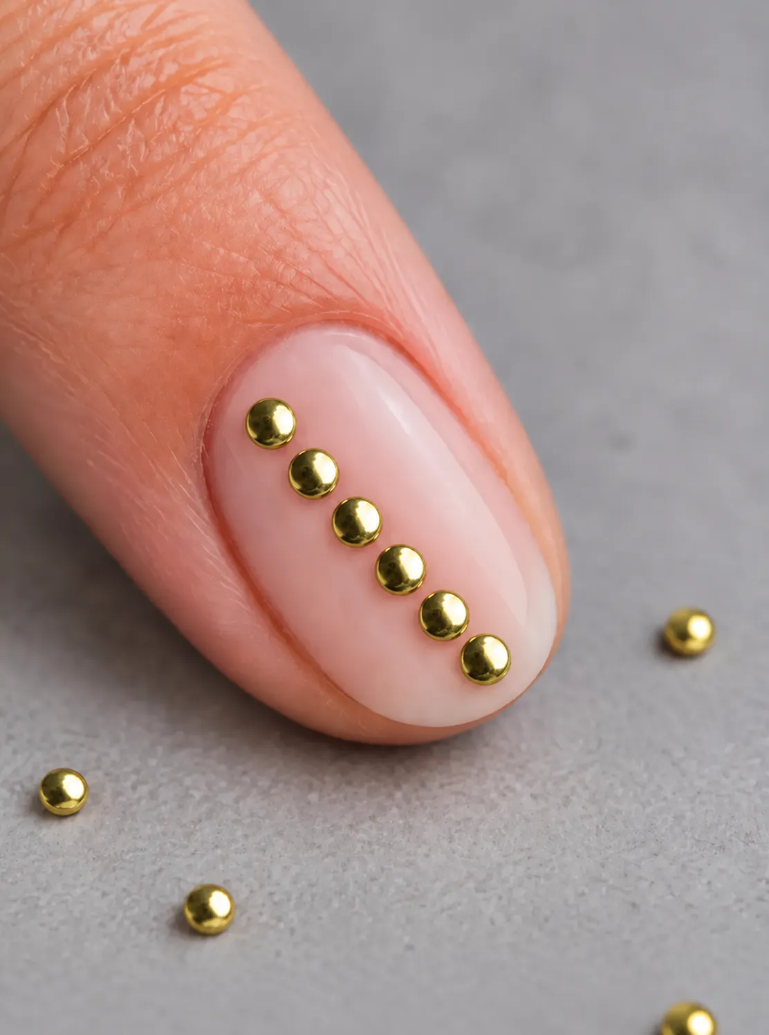 Zlaté kulaté metalické 3D ozdoby na nehty ShinePins Round Gold