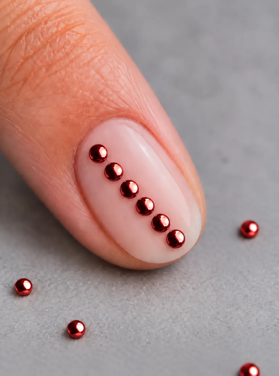 Červené okrúhle metalické 3D ozdoby na nechty ShinePins Round Red