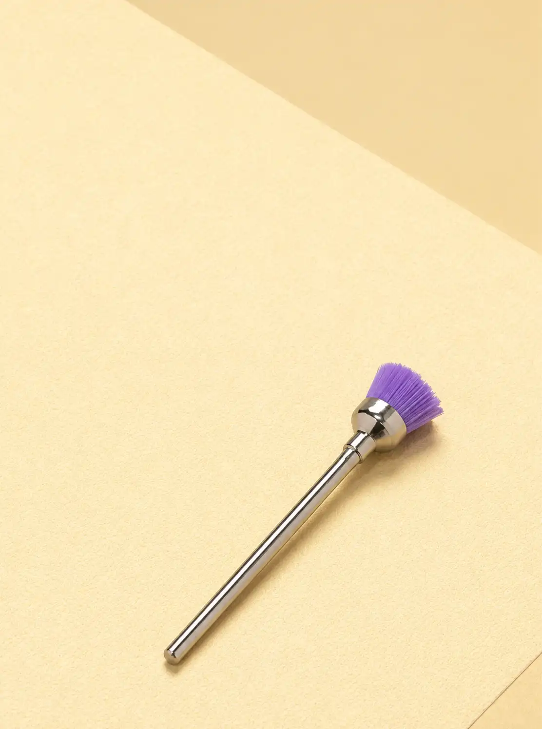 Fialový nylonový čisticí kartáček Violet na brusné frézy na nehty
