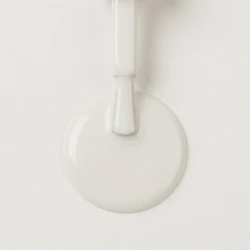 Krémovo biely gél lak Milton – štetec a textúra