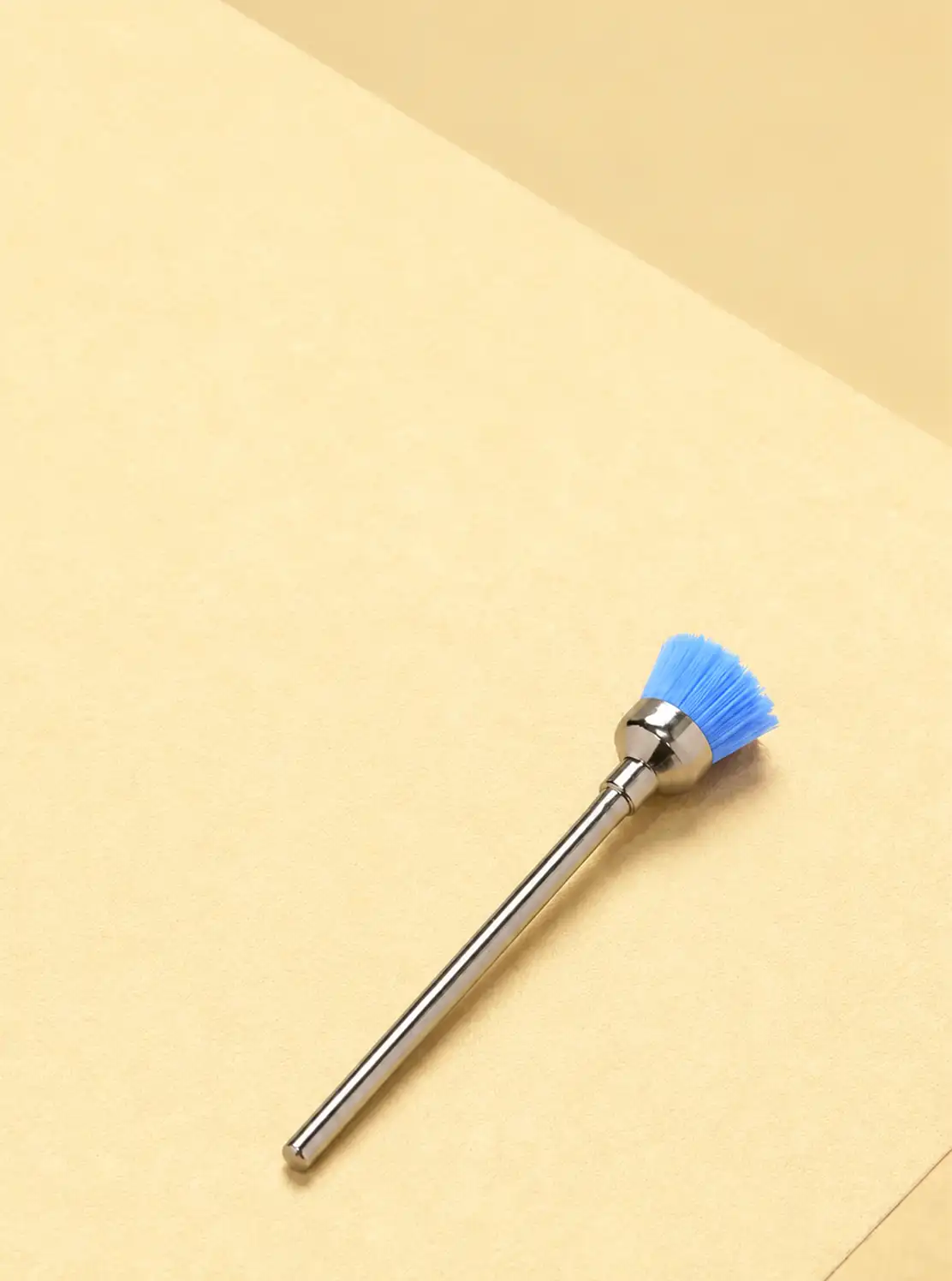 Světle modrý nylonový čisticí kartáček Blue na brusné frézy na nehty