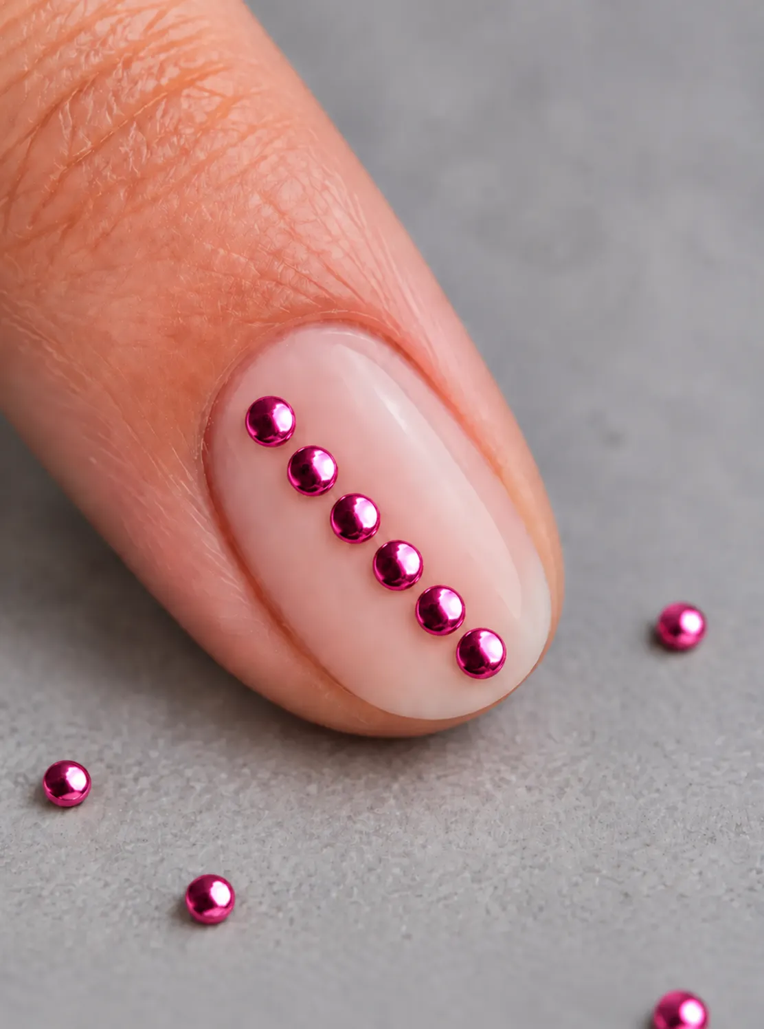 Fuchsiově růžové kulaté metalické 3D ozdoby na nehty ShinePins Round Fuchsia